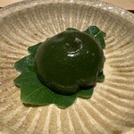 銀座 しのはら - よもぎの葛饅頭