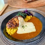 KICQ DETOX CURRY - 料理写真:本格スパイスカレーのハンバーグ（３辛）にラクレットチーズトッピング！
