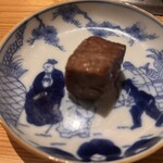 大皿焼肉 老中 - 近江彦根和牛京味噌漬け
      全面焼き目をつけて
      肉肉しさを引き立てる京都味噌との相性が素晴らしい