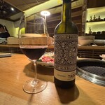 大皿焼肉 老中 - ジョージアのTAOBAというクヴェヴリワイン　地下に埋められ自然の温度変化で発酵
      びっくりするくらい美味しい
      ワインにお詳しい！