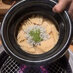 大皿焼肉 老中 - たけのここはん　しらすもたっぷり