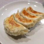 清香園 - 焼き餃子550円5個入り（1個食べてしまいましたｗ）