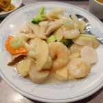 清香園 - イカ・エビ・ホタテと季節野菜の炒め