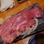 大衆酒場 もつ焼きと肉刺し ぶた横丁 - 