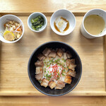 レストラン 船渡来流亭 - 料理写真:こじょぶた丼