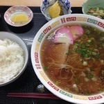 まんまる - まんまる ラーメン定食