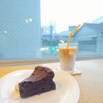 Coffee×Wine Nook＆Cranny - ガトーショコラ、カフェラテ（ice）