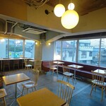 Coffee×Wine Nook＆Cranny - 2階の席