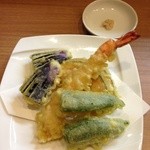Soba Ristorante na-ru - Ｈ26.8 野菜天ぷらと海老天