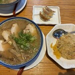 元祖赤のれん 節ちゃんラーメン 天神本店 - 