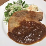 キッチン グリンピース - Aランチ「ポークパン粉燒き”カツレツ”スタイル リヨネーズソース（玉ねぎソース）」（1,200圓）
                                パンorライス、私はパンを選擇のメイン他。