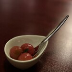 バー アンダンテ - チャームはトマトマリネ