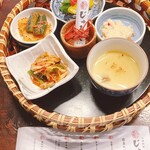 和韓料理 プルコギ専門店 じゅろく - 前菜籠盛り