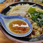 ぶるーと - 香味野菜漂うスープ@しょうゆラーメン