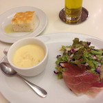 ソーニ・ディ・ソーニ - 冷製コーンスープ
                                サラダ
                                フォカッチャ