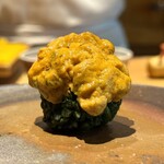 鮨 三心 - ◯ 紫雲丹とすじ青のりのシャリ