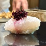 鮨 三心 - ◯ 生ハモ 赤紫蘇乗せ