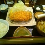 とんかつ いわい - 厚切りロースかつ定食(2200円)