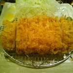 とんかつ いわい - 厚切りロースのアップ