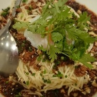 四川料理 龍の子 - 汁なし担々麺