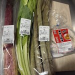 松の実 - 料理写真:中野製麺の餃子も購入しました