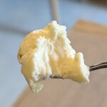 TARTLIER RIVERSIDE - バニラアイスクリーム　リフト