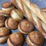 レストラン カズラべ - ディナーでは焼き立ての信州地粉の自家製パン