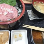 でか盛り海鮮問屋 - ネギトロ丼50円引き