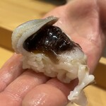 小松 弥助 - トリガイ握り　鮮度良すぎて反り返ってます