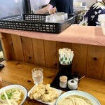 手打うどん 麦蔵 - カウンターでいただきます
