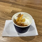 横須賀ジェラートファクトリー - ジャージー牛乳ソフト（底にはシリアルあり）