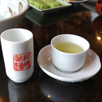 九份阿妹茶酒館 - 日本人向け観光地プライスで、高額なウーロン茶を楽しむ。