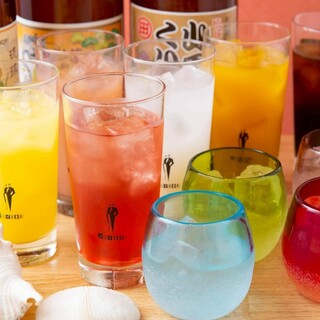 自家製泡盛梅酒にハブ酒やカクテルまで、多彩なドリンクで乾杯♪