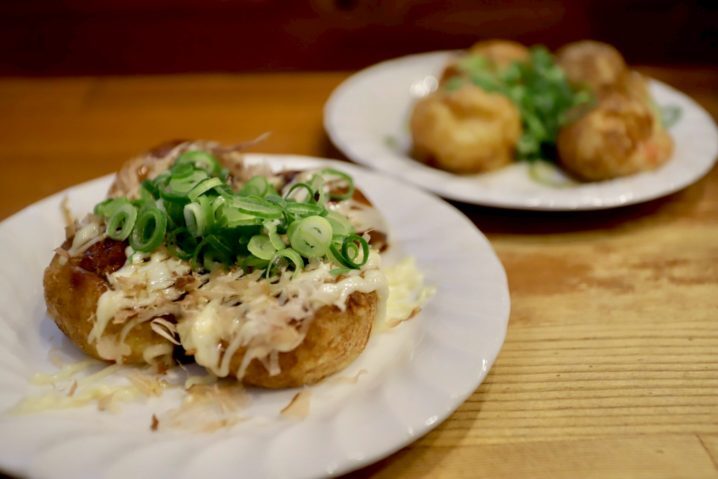 たこ焼き「り」 大阪といえばここだよね！ 551とたこ焼きとりくろーおじさん食べ