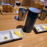 麺 鍾馗 - 割スープ(ボトル) ＆ レモン・柚子胡椒(味変用)