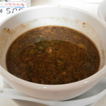 幻の中華そば加藤屋 県庁前もり～んの章 - 鰹醤油のつけ麺のつけ汁（斜上から）