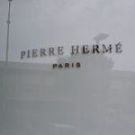 ピエール・エルメ・パリ - 看板
