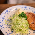 来福亭 - "炸肉餠（ミンスト・カツレツ、けだものにくつくねのころもあげ）"、捲心菜絲（ほそぎりのはぼたん）