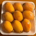 フルーツガーデン・アズタイム - 料理写真:■びわ茂木９個テイクアウト￥500：旬の最盛期に味わった琵琶は、やや小ぶりながらも、甘みと酸味の絶妙なバランスが特筆すべきものであり、存分に堪能した