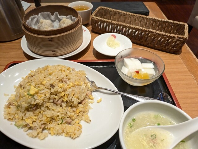 Shanghai Tanpao Shokan Tokushige Hiruzu Uoku Ten