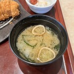 とんかつ むら八 - 佐助豚ロースかつ定食(150㌘) 1,680円(税抜) (お味噌汁)