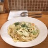 ビストロ ル カノン - パスタランチ(1,400円)
オードヴルサラダ
バゲット
海老とキャベツのオイルソースパスタ
ホットコーヒー
パスタ大盛り(+100円)