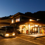 深大寺 水神苑 - 駐車場、送迎車両完備で夜も安心です。