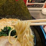 横浜家系ラーメン赤家 - 料理写真:醤油ラーメン大盛