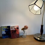 喫茶 セントエルモの火 - お一人席の机。