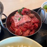 お肉屋さんが『君に、焼いて揚げる。』 - 極盛り切り落とし定食