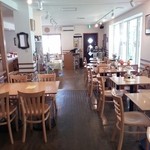 Cafe Tea's Garden - 奥から出入り口を見た時の内観全体です 2014.08.