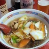 中華料理 アスター - ①アスター麺(税込1,100円)
具材は薄切り豚バラ肉&鶉卵&白菜&人参&白葱&青葱&木耳&麻筍
少しとろみのある中華餡のスープ、スパイシーだけど優しい
鶏ガラ&野菜をベースに醤油で整えた感じの味わい