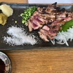 炭火串焼 とりみや - 鶏タタキ　炙ってあってうまうま