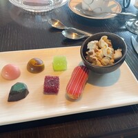 DINING & BAR TABLE 9 TOKYO - 